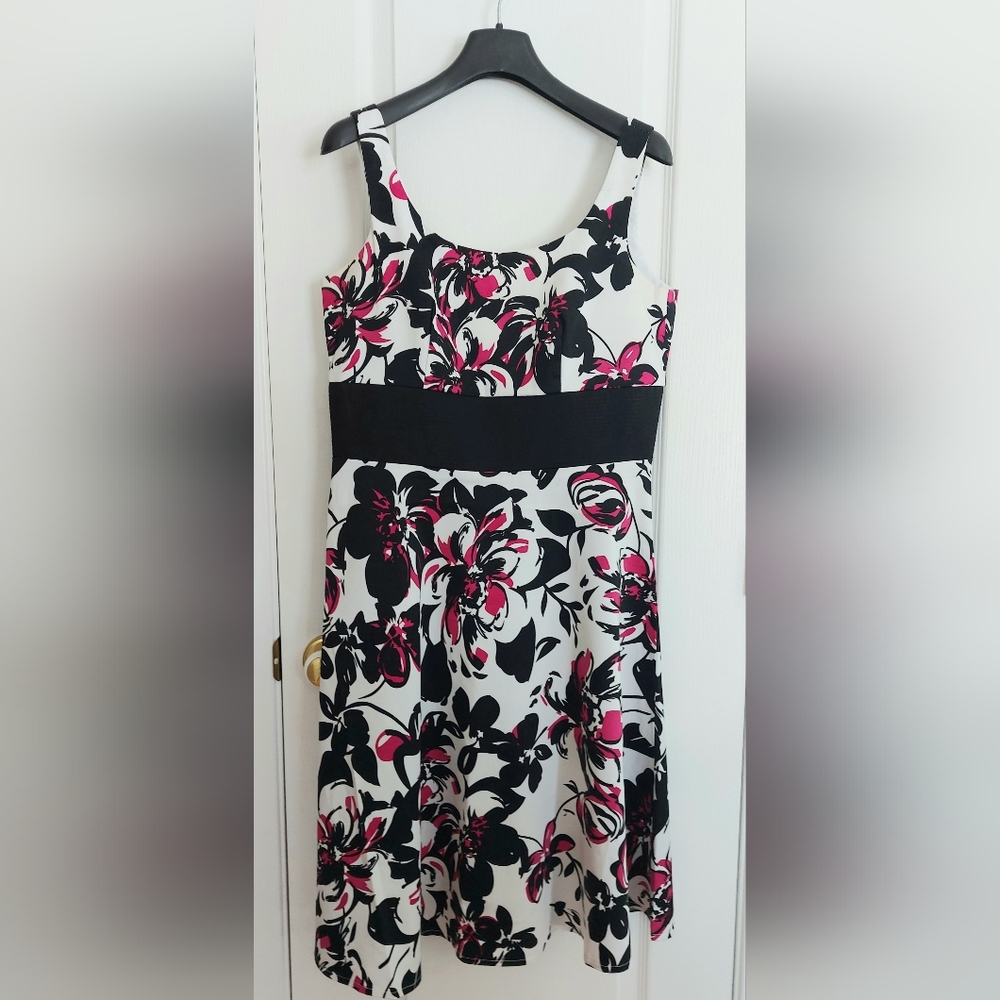 Sleeveless Floral A-line Dress in White, Black & Fuchsia